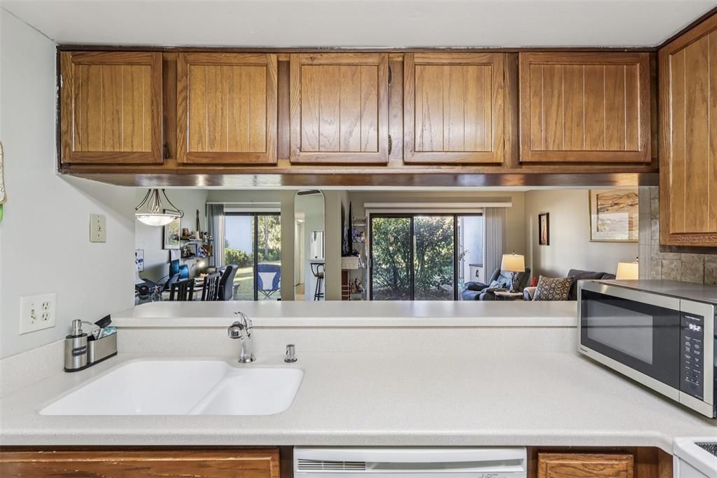 На продажу: $197,900 (2 спален, 2 ванн, 1071 Квадратных фут)