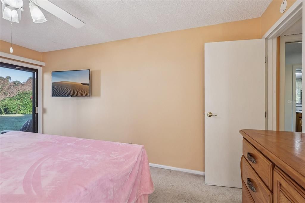 На продажу: $197,900 (2 спален, 2 ванн, 1071 Квадратных фут)