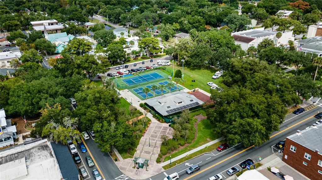 На продажу: $197,900 (2 спален, 2 ванн, 1071 Квадратных фут)