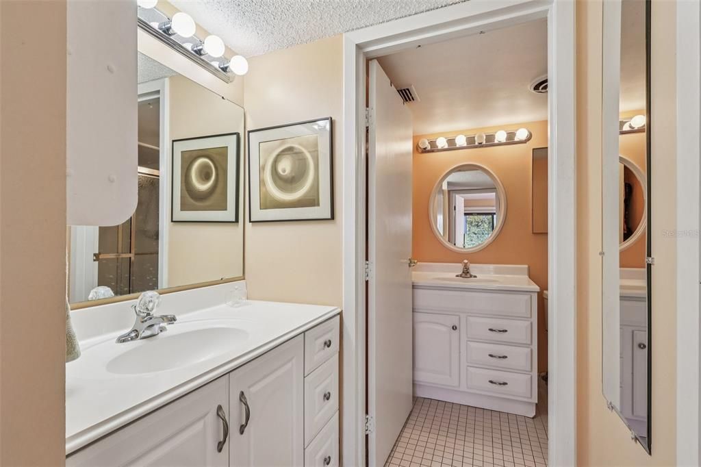 На продажу: $197,900 (2 спален, 2 ванн, 1071 Квадратных фут)