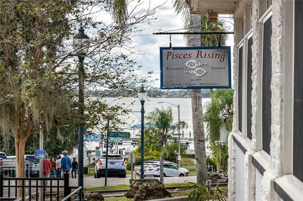 На продажу: $197,900 (2 спален, 2 ванн, 1071 Квадратных фут)