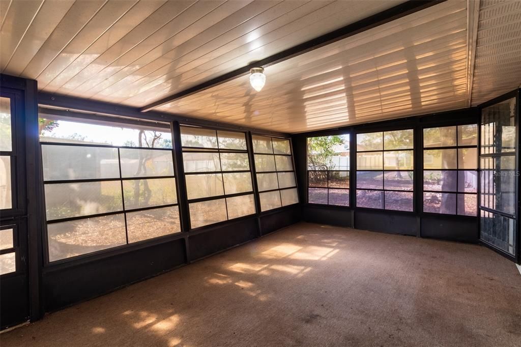 For Sale: $193,000 (2 beds, 2 baths, 1338 Square Feet)