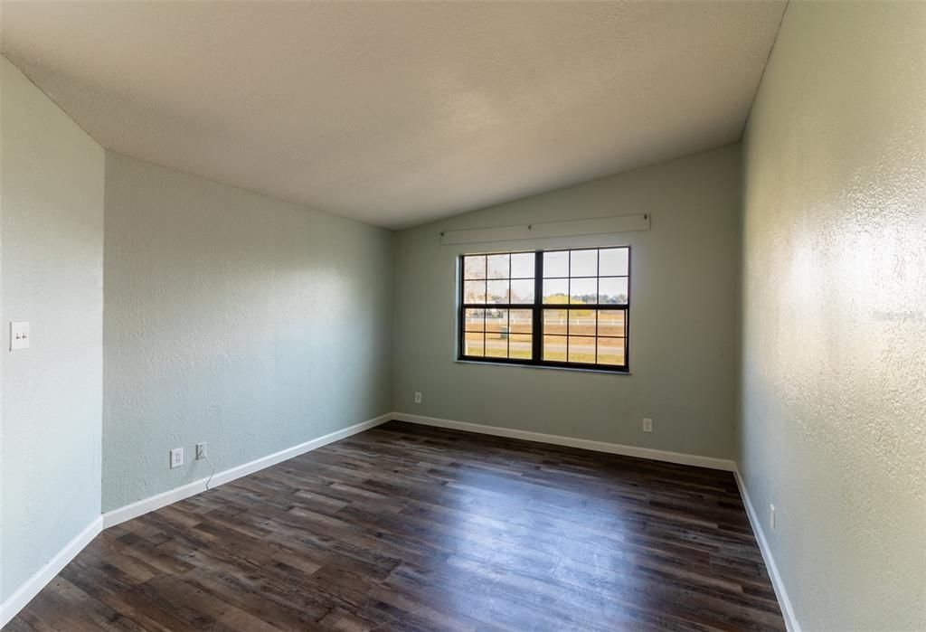 For Sale: $193,000 (2 beds, 2 baths, 1338 Square Feet)