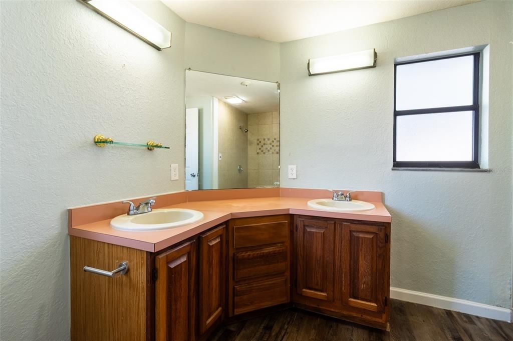 For Sale: $193,000 (2 beds, 2 baths, 1338 Square Feet)