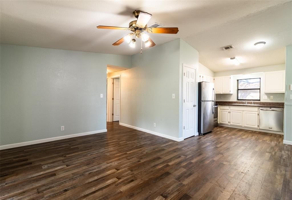 For Sale: $193,000 (2 beds, 2 baths, 1338 Square Feet)