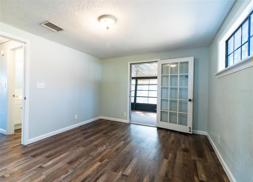 For Sale: $193,000 (2 beds, 2 baths, 1338 Square Feet)