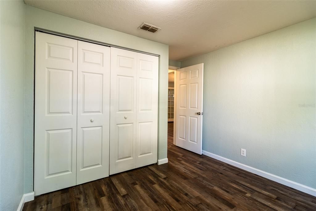 For Sale: $193,000 (2 beds, 2 baths, 1338 Square Feet)