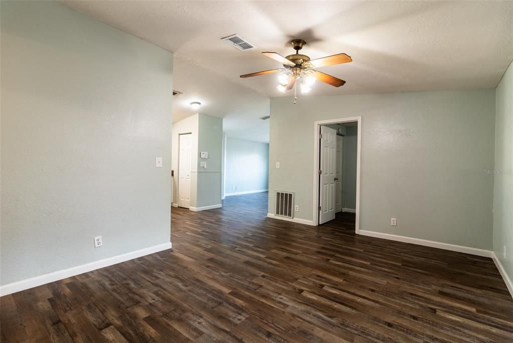 For Sale: $193,000 (2 beds, 2 baths, 1338 Square Feet)