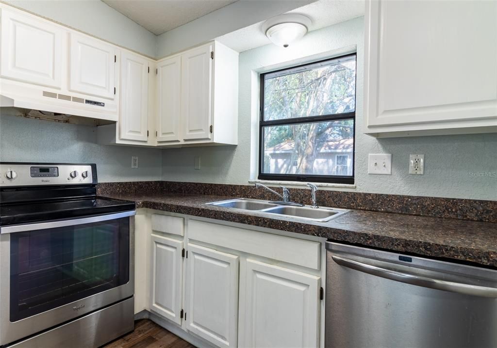 For Sale: $193,000 (2 beds, 2 baths, 1338 Square Feet)