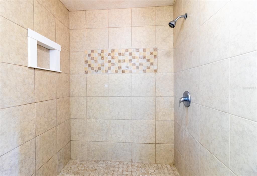 For Sale: $193,000 (2 beds, 2 baths, 1338 Square Feet)