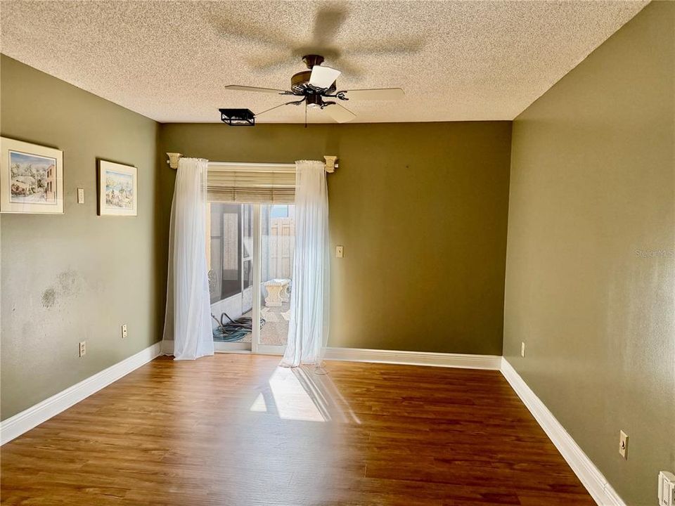 Active With Contract: $340,000 (3 beds, 2 baths, 1368 Square Feet)