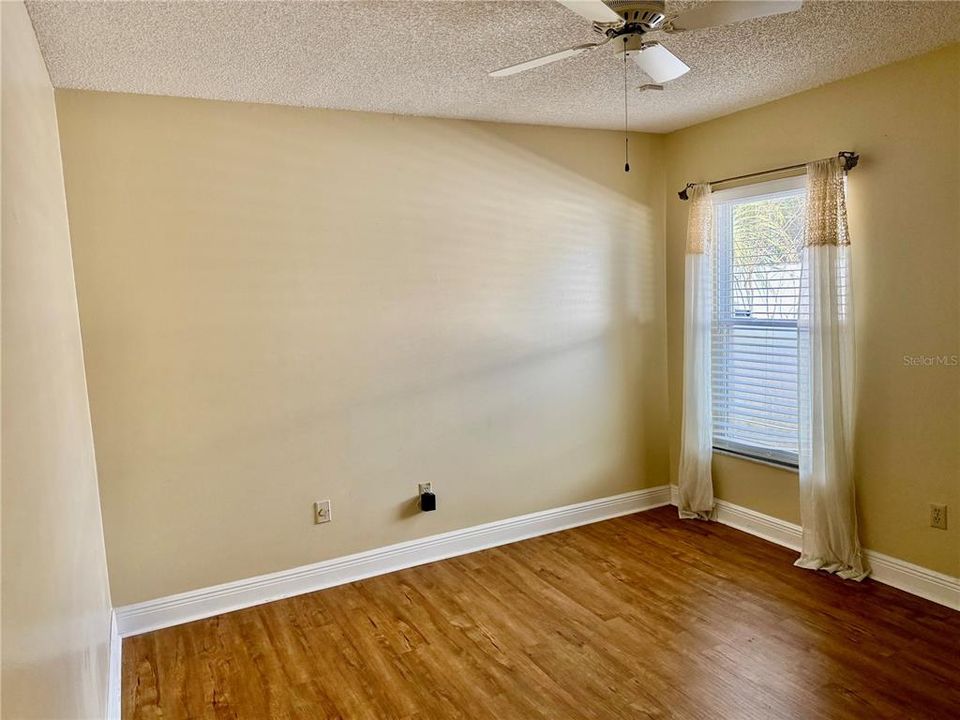 Active With Contract: $340,000 (3 beds, 2 baths, 1368 Square Feet)