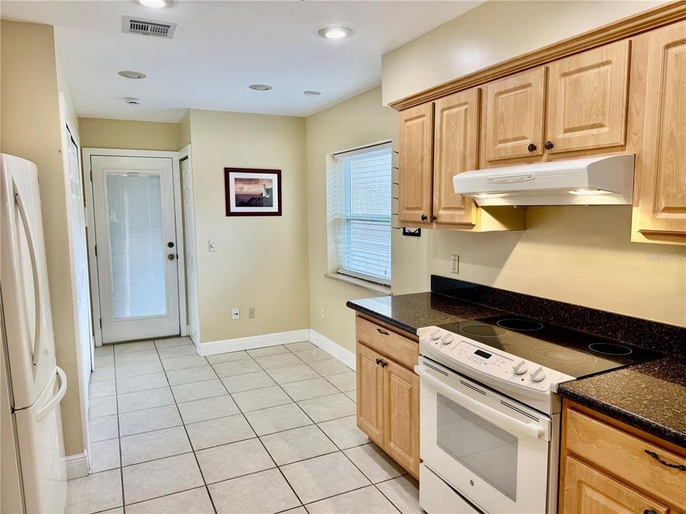 Active With Contract: $340,000 (3 beds, 2 baths, 1368 Square Feet)