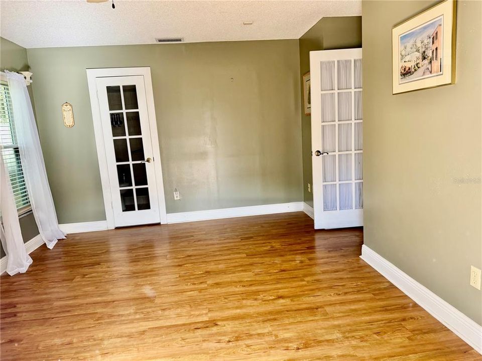 Active With Contract: $340,000 (3 beds, 2 baths, 1368 Square Feet)