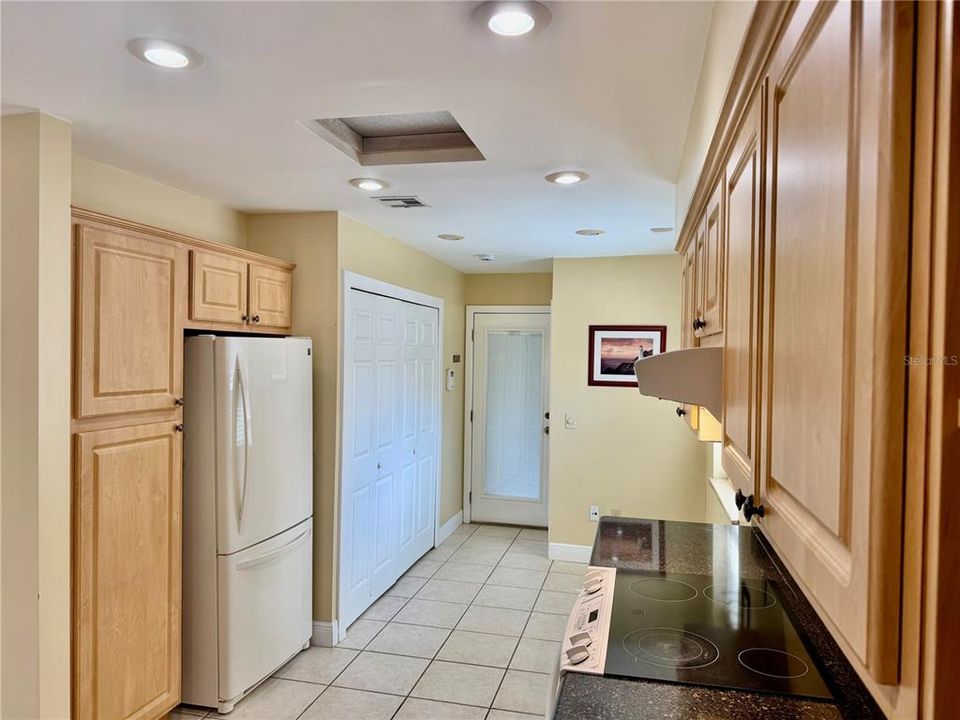 Active With Contract: $340,000 (3 beds, 2 baths, 1368 Square Feet)