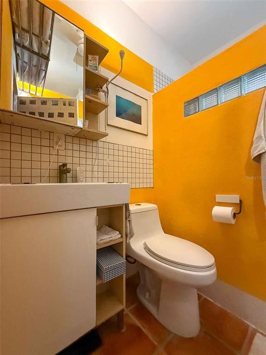 На продажу: $325,000 (2 спален, 1 ванн, 1084 Квадратных фут)