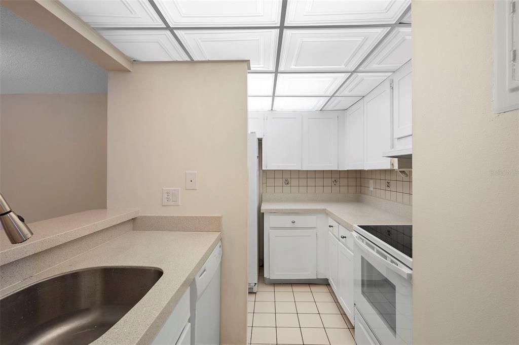 For Sale: $154,900 (2 beds, 2 baths, 897 Square Feet)