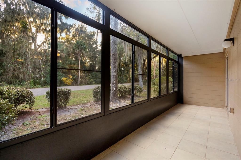 For Sale: $154,900 (2 beds, 2 baths, 897 Square Feet)