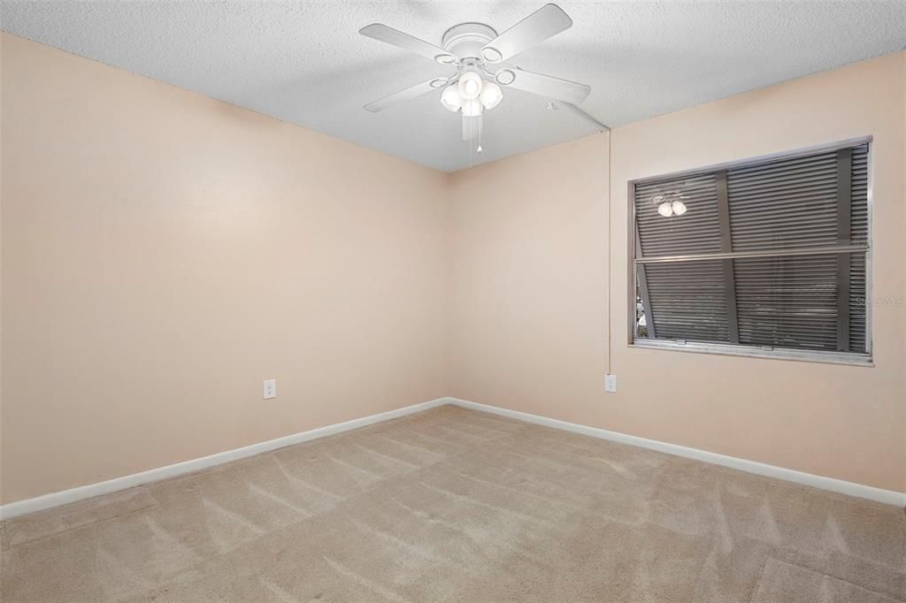 For Sale: $154,900 (2 beds, 2 baths, 897 Square Feet)