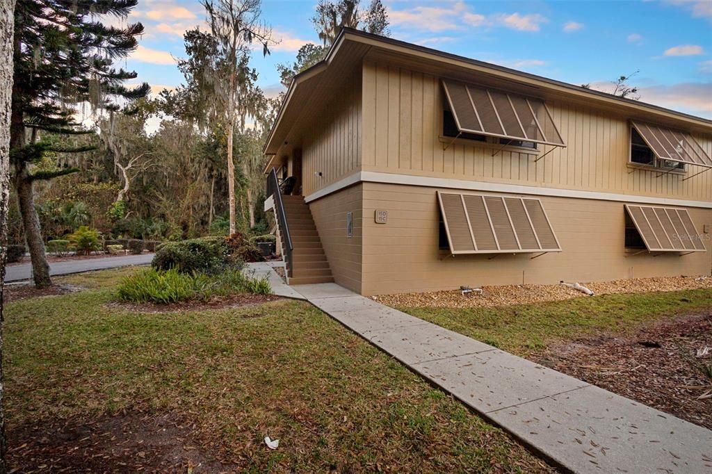 For Sale: $154,900 (2 beds, 2 baths, 897 Square Feet)