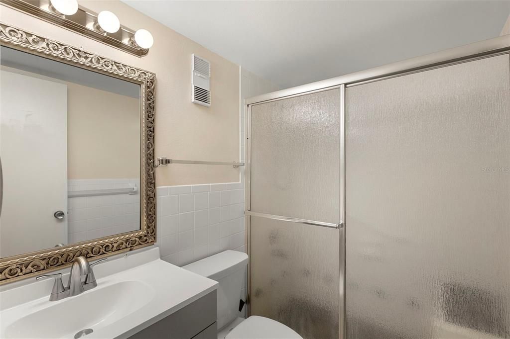 For Sale: $154,900 (2 beds, 2 baths, 897 Square Feet)