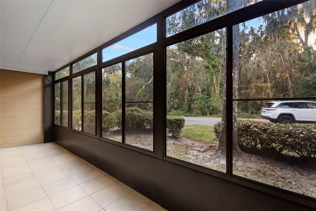 For Sale: $154,900 (2 beds, 2 baths, 897 Square Feet)