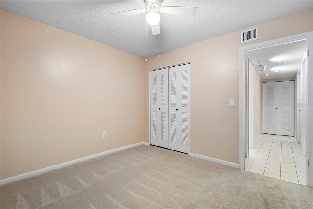 For Sale: $154,900 (2 beds, 2 baths, 897 Square Feet)