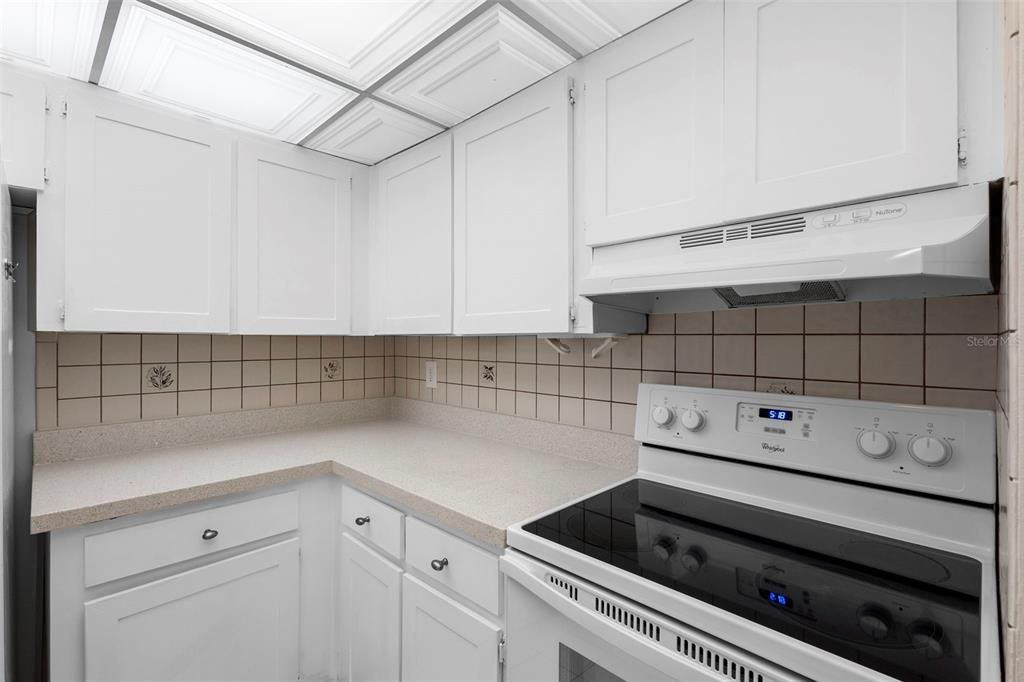 For Sale: $154,900 (2 beds, 2 baths, 897 Square Feet)