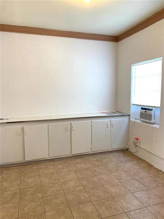 For Sale: $199,960 (3 beds, 1 baths, 2500 Square Feet)