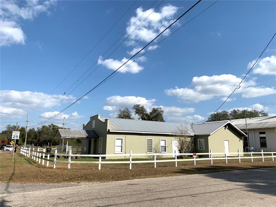 For Sale: $199,960 (3 beds, 1 baths, 2500 Square Feet)