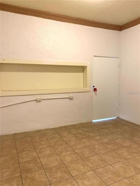 For Sale: $199,960 (3 beds, 1 baths, 2500 Square Feet)