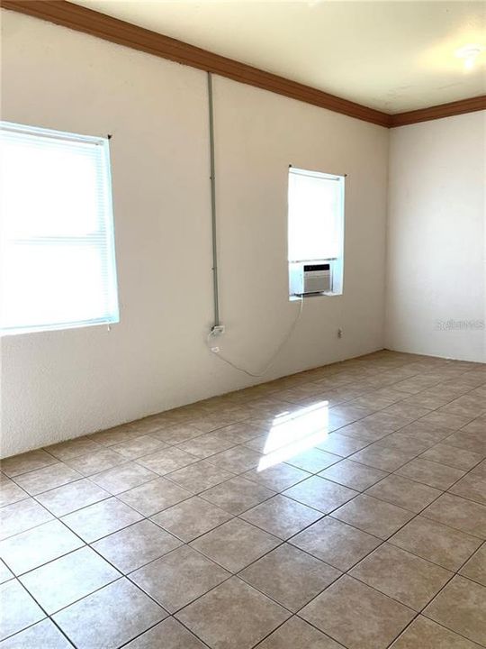 For Sale: $199,960 (3 beds, 1 baths, 2500 Square Feet)