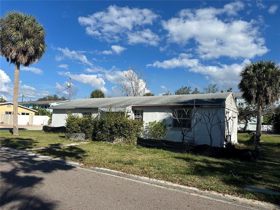 For Sale: $780,000 (0.19 acres)