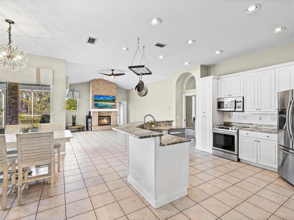 Active With Contract: $789,396 (4 beds, 3 baths, 2876 Square Feet)