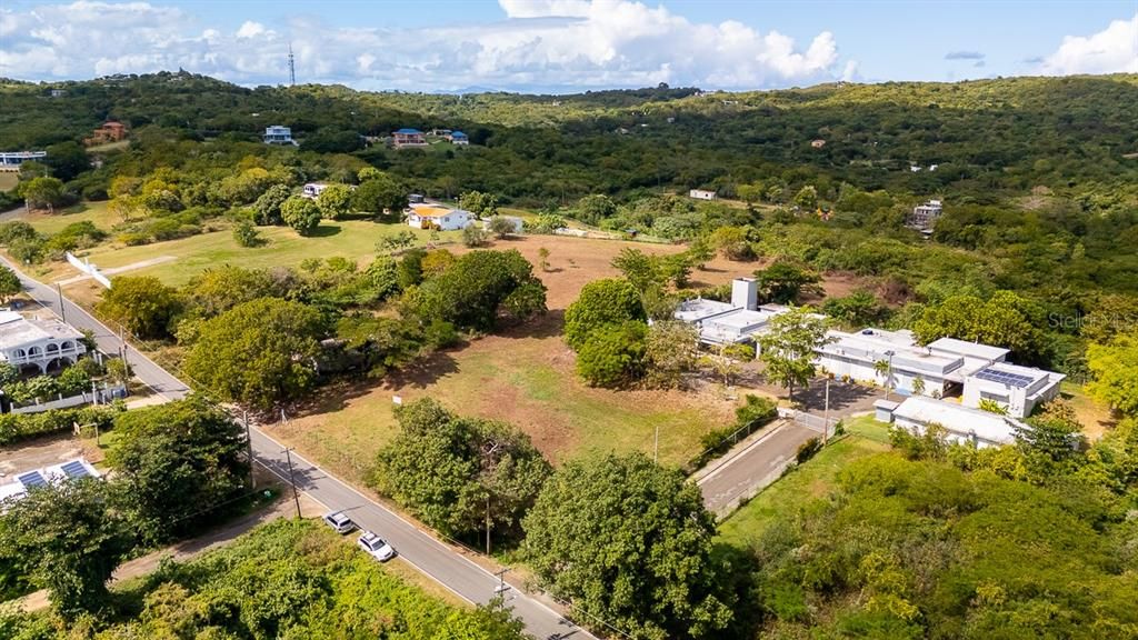 На продажу: $275,000 (3.31 acres)