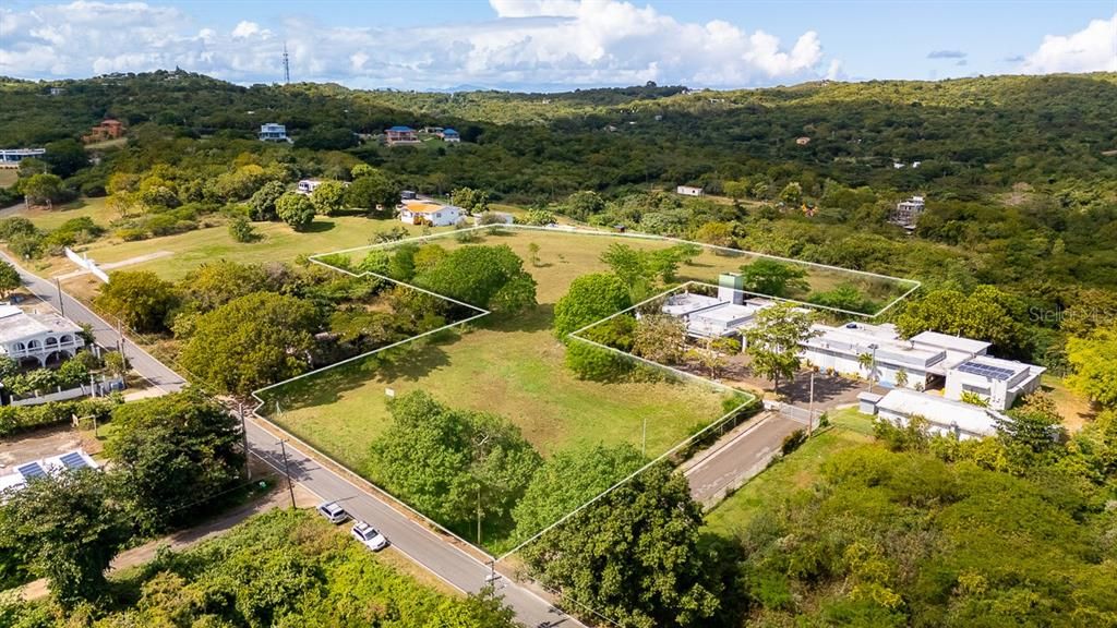 На продажу: $275,000 (3.31 acres)