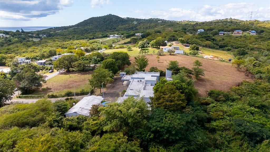 На продажу: $275,000 (3.31 acres)
