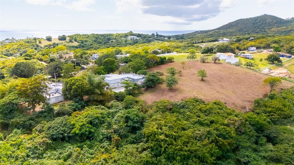 На продажу: $275,000 (3.31 acres)
