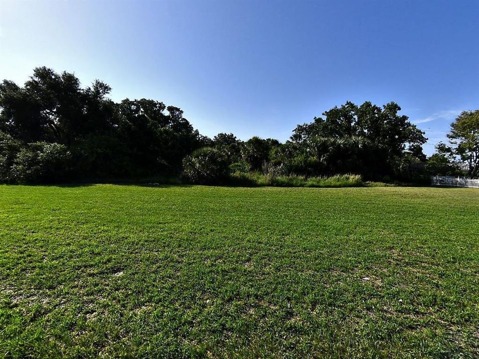 For Sale: $1,400,000 (2.51 acres)