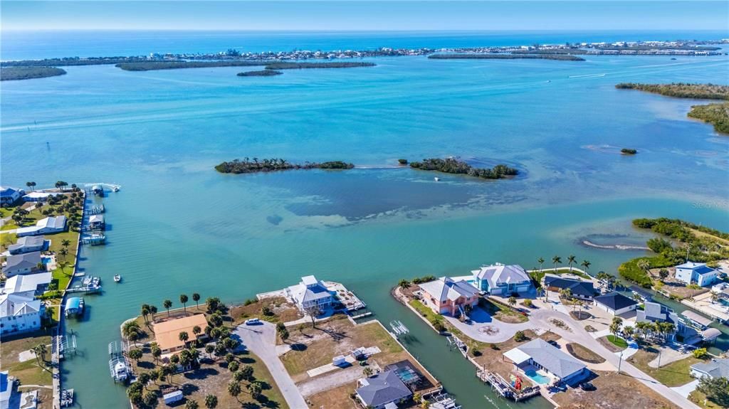 На продажу: $750,000 (0.25 acres)