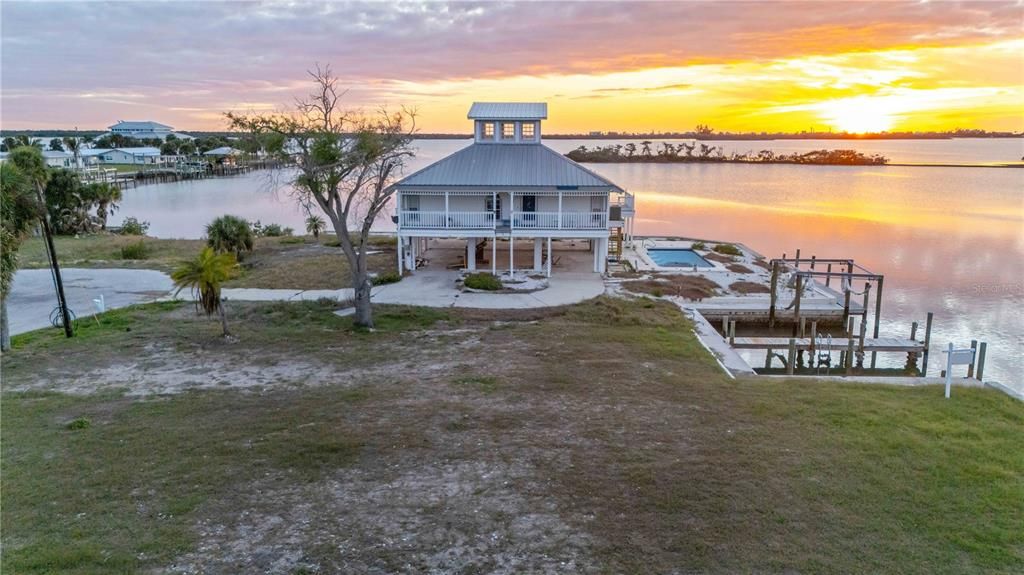 На продажу: $750,000 (0.25 acres)