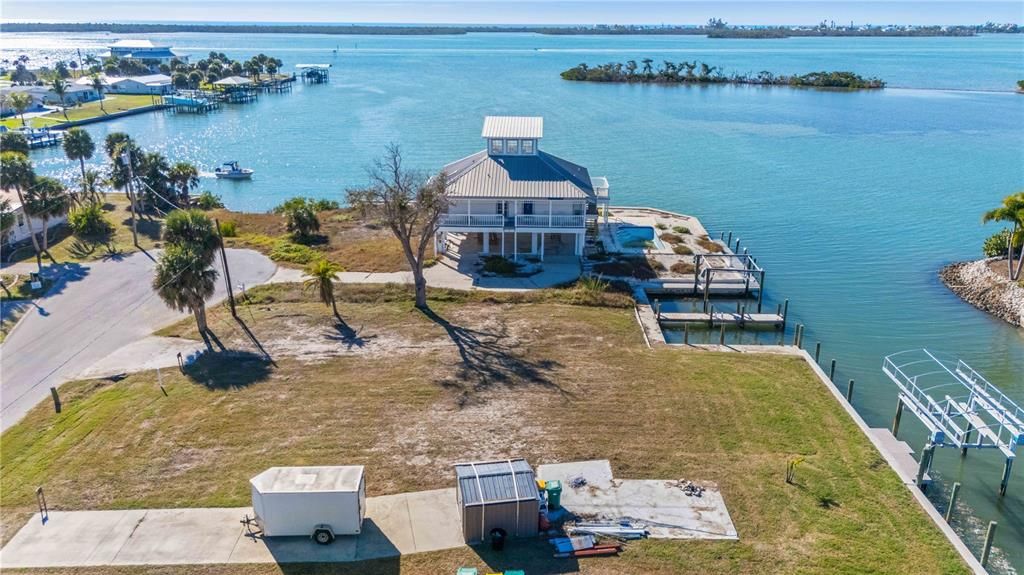 На продажу: $750,000 (0.25 acres)