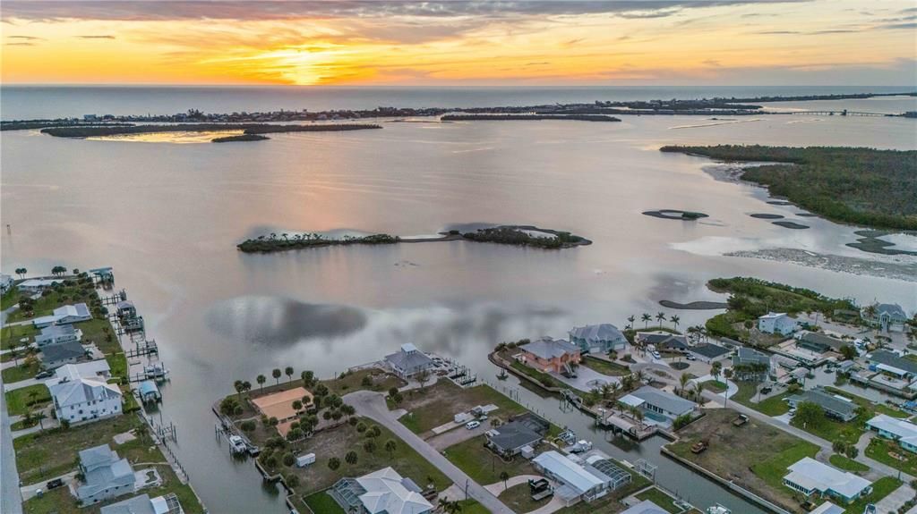 На продажу: $750,000 (0.25 acres)