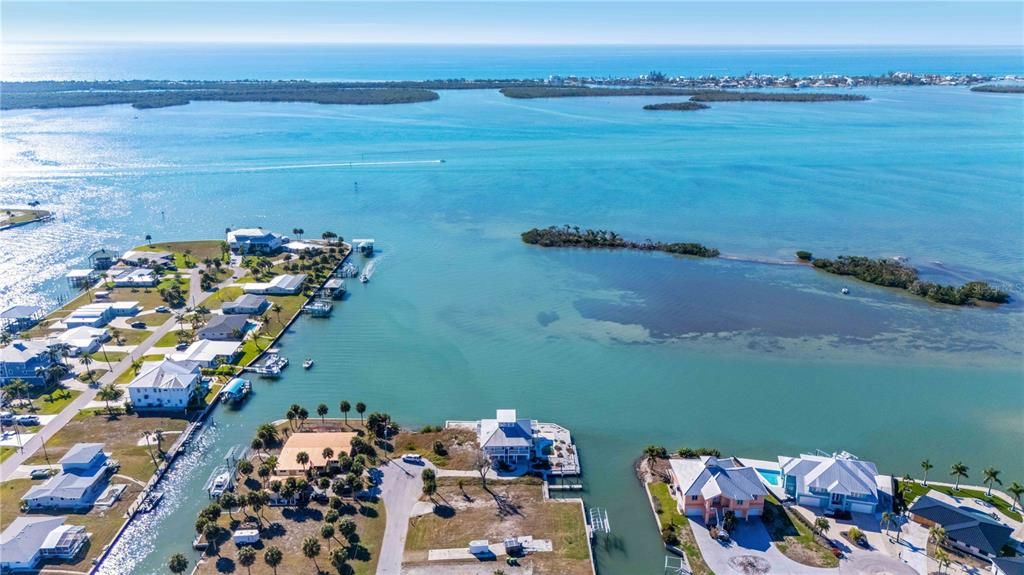 На продажу: $750,000 (0.25 acres)