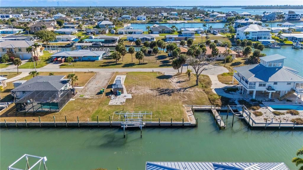 На продажу: $750,000 (0.25 acres)