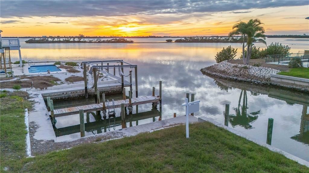 На продажу: $750,000 (0.25 acres)