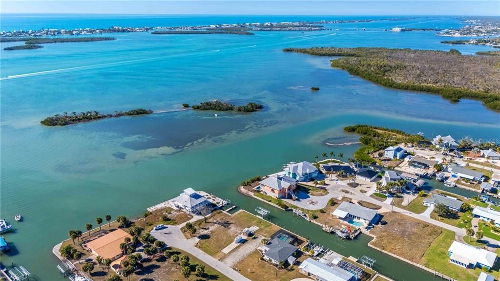На продажу: $750,000 (0.25 acres)