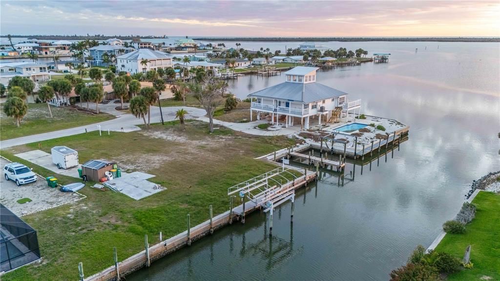 На продажу: $750,000 (0.25 acres)
