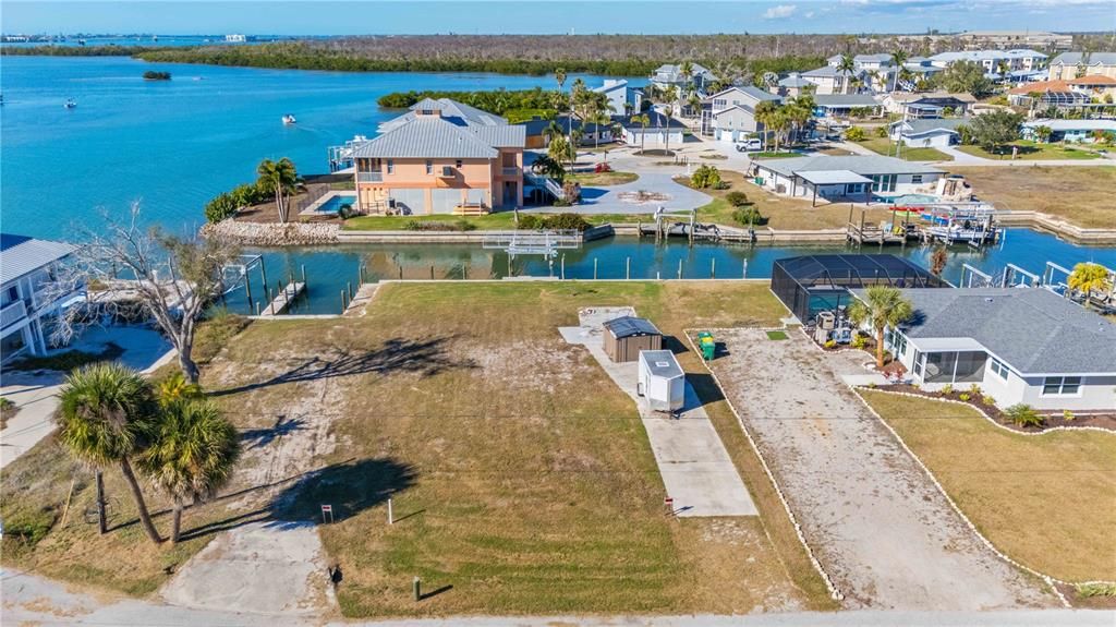 На продажу: $750,000 (0.25 acres)