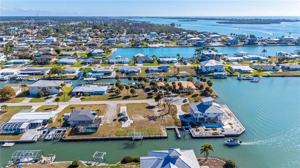 На продажу: $750,000 (0.25 acres)